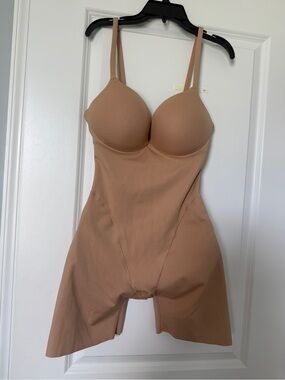 SKIMS Ultimate Mid Thigh Bodysuit Shapewear Clay | Size M | NWT